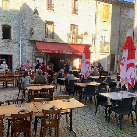 Cafe Du Commerce Genolhac Bagian luar foto