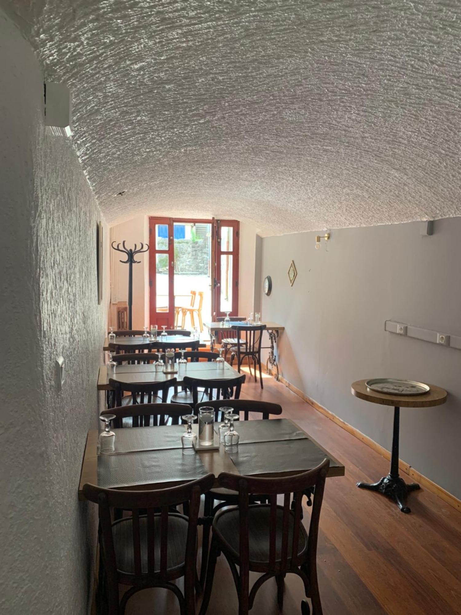 Cafe Du Commerce Genolhac Bagian luar foto