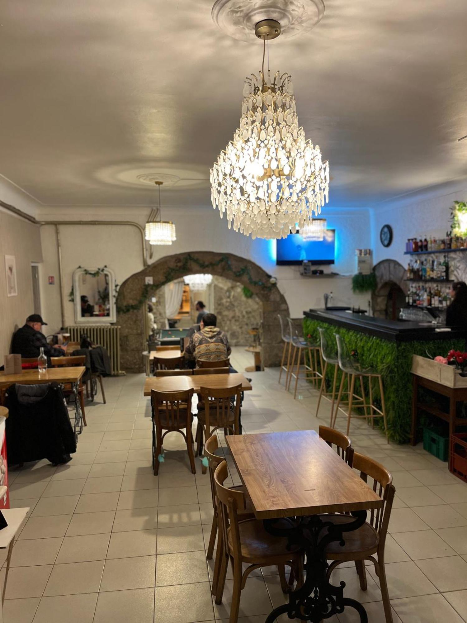 Cafe Du Commerce Genolhac Bagian luar foto
