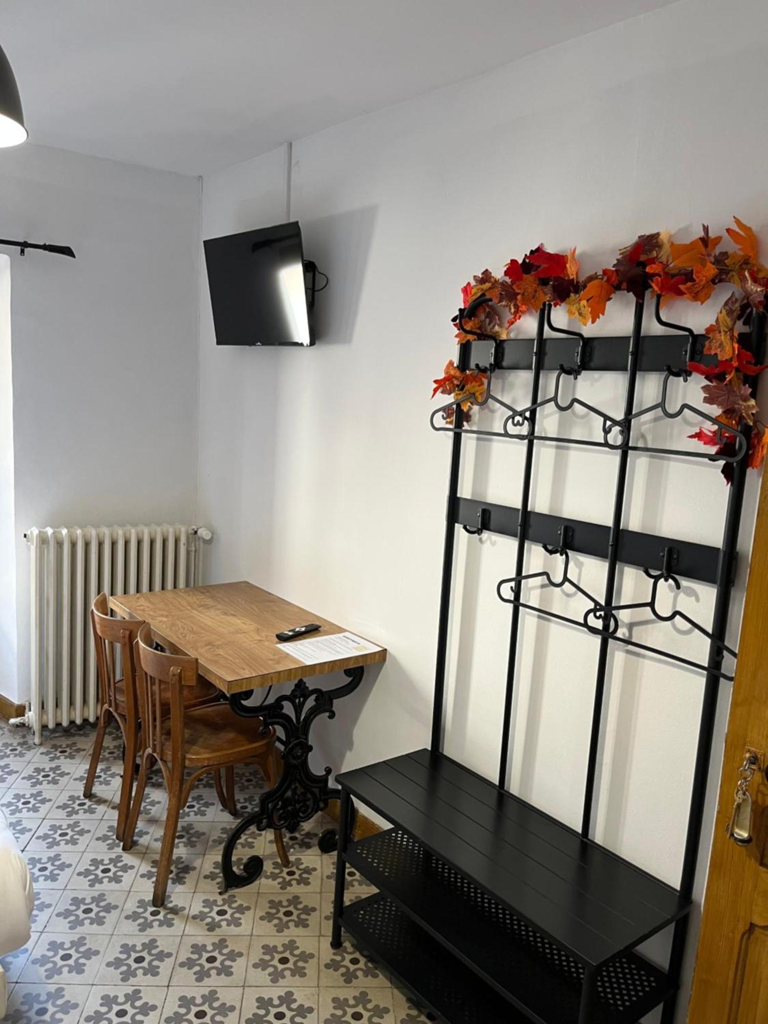 Cafe Du Commerce Genolhac Bagian luar foto